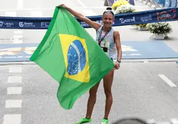 Atleta brasileira Núbia de Oliveira, terceiro lugar da categoria feminina da 100ª Corrida Internacional de São Silvestre. Foto: Paulo Pinto/Agência Brasil