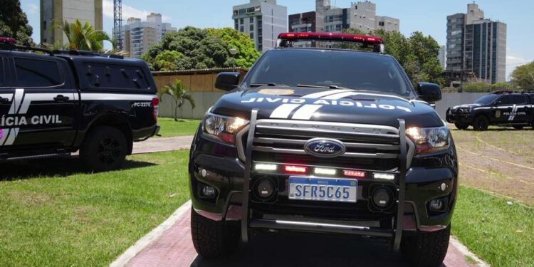 Mulher que alegou defesa é indiciada por matar pitbull com foice e enforcamento - Foto: PCES