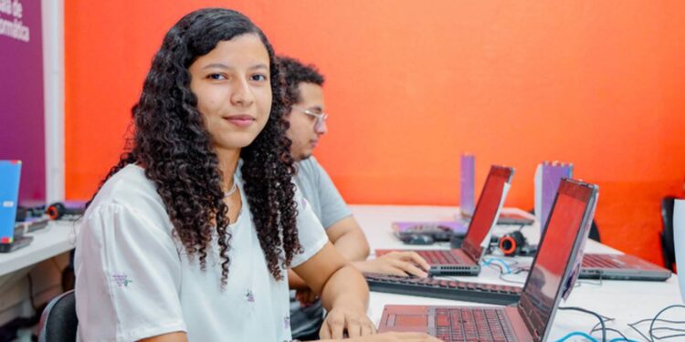 Em 2025, Programa Computadores para Inclusão cria 50 novos laboratórios de informática em SP - Foto: Peter Neylon/MCom