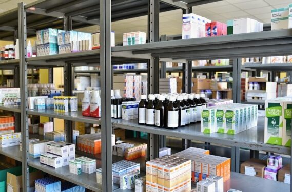 Verão e saúde: o uso correto de medicamentos exige atenção e orientação - Foto: Freepik