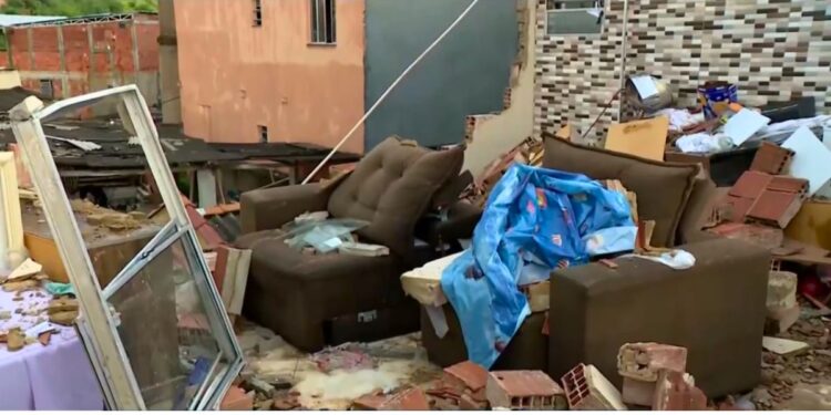 Temporal com ventos de 46 km/h causa destelhamentos em Colatina - Foto: Rede Social