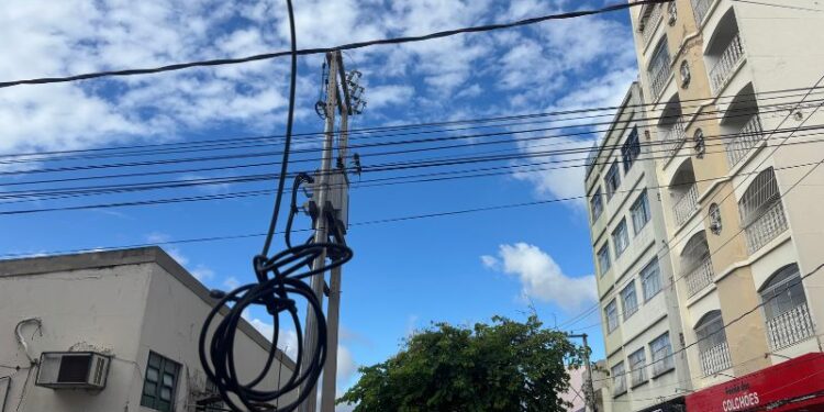 Colatina: prefeitura cria canal para denúncias de fios soltos e caídos - Foto: Reprodução