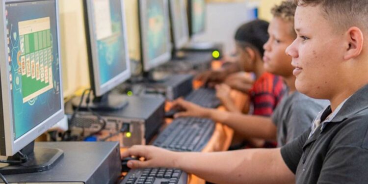Escolas Conectadas leva internet a 68% das escolas públicas e avança na universalização do acesso - Foto: Marcel Cordeiro/arquivo MCom