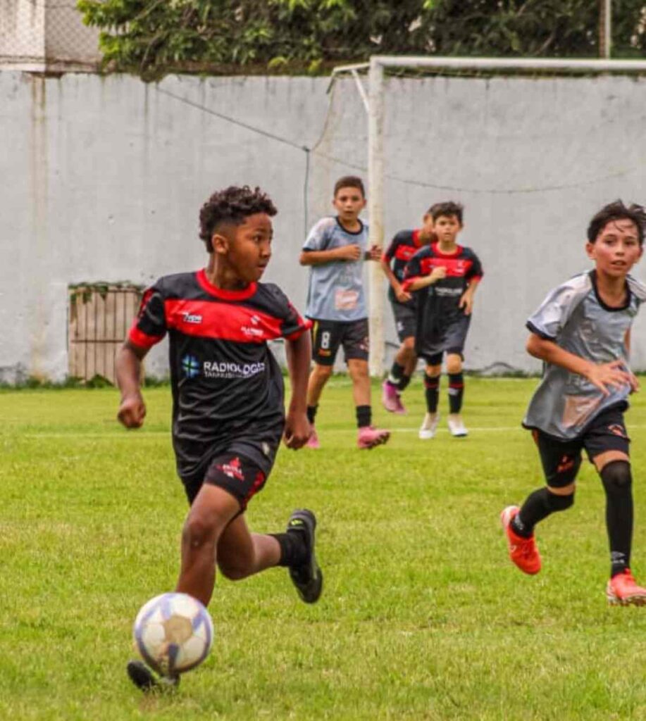 O analista tático Luís Gustavo chama atenção para o comportamento do atleta dentro desse ambiente formativo - Fotos: divulgação | Arquivo pessoal