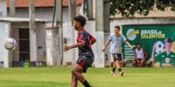 O projeto de formação nasce a partir do momento em que o atleta Emmanuel Souza manifesta o desejo de se tornar jogador de futebol profissional - Fotos: divulgação | Arquivo pessoal