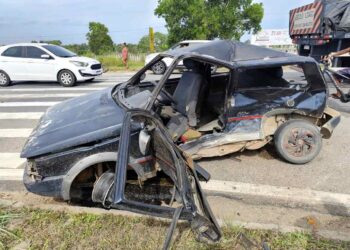 Acidente entre três carros deixa feridos na BR-101 em São Mateus - Foto: Leitor Colatina em Ação
