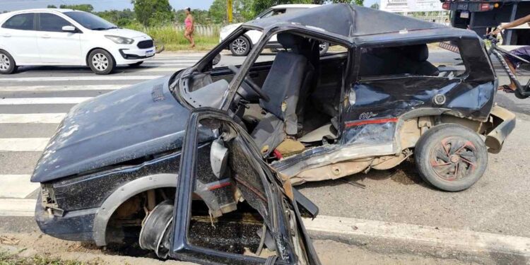 Acidente entre três carros deixa feridos na BR-101 em São Mateus - Foto: Leitor Colatina em Ação