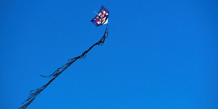 Ocorrências com pipas na rede elétrica das cidades atendidas pela EDP no Norte do ES aumentaram 88% em 2025 - Foto: Reprodução