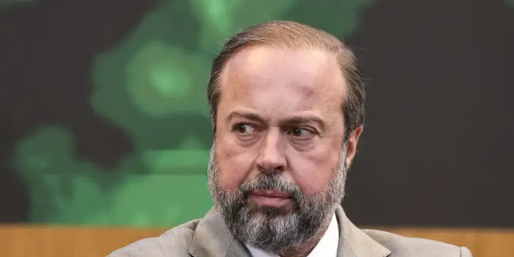 Ministro cobra solução para vazamento de água em minas da Vale - Foto: Marcelo Camargo/Agência Brasil