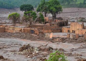 Desastre barragem do Fundão, Mariana - Foto de Antonio Cruz - Agência Brasil