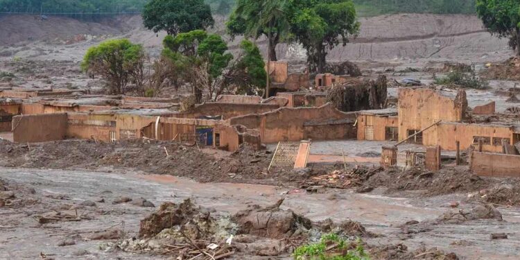 Desastre barragem do Fundão, Mariana - Foto de Antonio Cruz - Agência Brasil