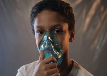 Crises de asma aumentam no verão e exercícios respiratórios ajudam a aliviar a falta de ar em casa - Foto Profissional. (Crédito: pexels.com)