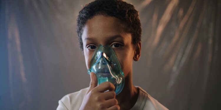 Crises de asma aumentam no verão e exercícios respiratórios ajudam a aliviar a falta de ar em casa - Foto Profissional. (Crédito: pexels.com)