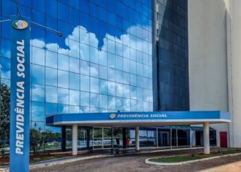 Após reajuste de 3,9%, teto do INSS sobe para R$ 8.475,55 em 2026 - Foto: Foto: Rafa Neddermeyer/Agência Brasil