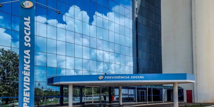 Após reajuste de 3,9%, teto do INSS sobe para R$ 8.475,55 em 2026 - Foto: Foto: Rafa Neddermeyer/Agência Brasil