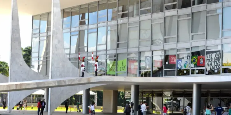 Planalto avalia que STF pode rever veto de Lula à redução de penas; partido da base deve acionar a corte