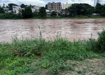 Rio Doce em Governador Valadares Ameaça Atingir Cota de Alerta; Defesa Civil Monitora e Alerta Moradores de Áreas Ribreirinhas