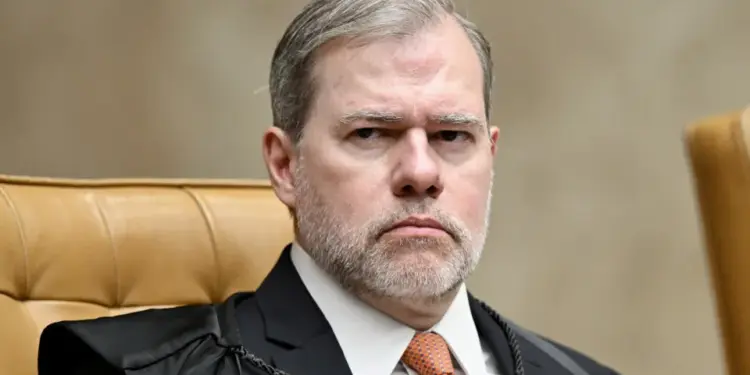 Lula expressa forte irritação com Dias Toffoli e sugere afastamento do ministro do STF