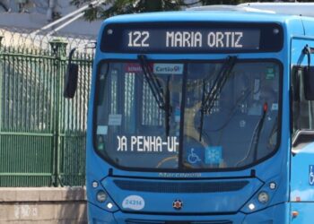 Carnaval de Vitória 2026 terá ônibus extras e Aquaviário com horários noturnos, informa Ceturb-ES. Crédito: Gov do Estado.