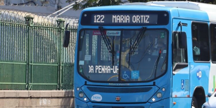 Carnaval de Vitória 2026 terá ônibus extras e Aquaviário com horários noturnos, informa Ceturb-ES. Crédito: Gov do Estado.