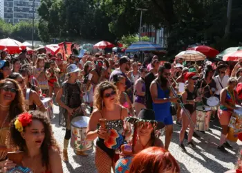 Carnaval do Rio: Mais de 3.500 pessoas atendidas em postos médicos e 1.400 toneladas de lixo recolhidas