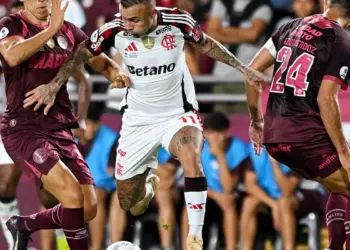 Flamengo tropeça na Recopa Sul-Americana e perde para o Lanús na Argentina