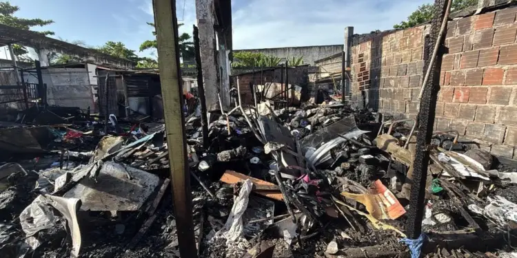 Incêndio Devasta Boxes no Mercado Modelo do Varadouro, em João Pessoa: Prejuízos Milionários e Luto de Comerciantes