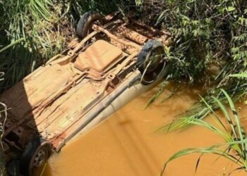 Carro cai em rio e deixa um morto em Afonso Cláudio - Foto: Rede Social