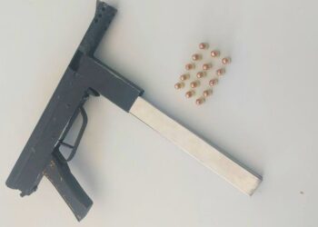 Polícia prende jovem que exibia submetralhadora em Afonso Cláudio - Foto: PCES