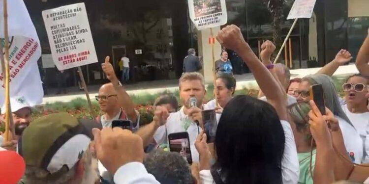 MAB realiza vigília no TJMG contra tentativa da Vale de extinguir Auxílio Emergencial a atingidos pela lama - Foto: MAB