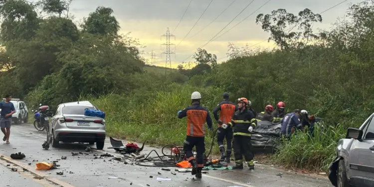 Acidente na ES-257 em Aracruz deixa dois mortos - Foto: PMES