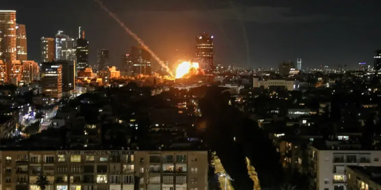 Guerra no Oriente Médio: EUA e Israel confirmam mortes de líderes iranianos e ataques a alvos estratégicos em domingo de intensos bombardeios