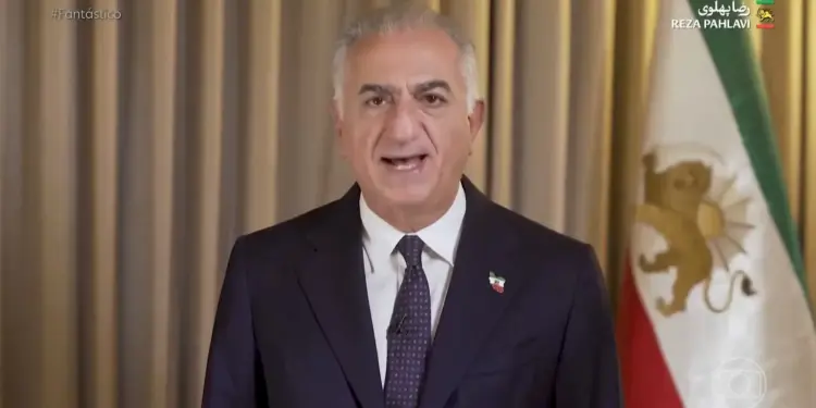Herdeiro da Monarquia Iraniana Reza Pahlavi se Disponibiliza para Liderar Transição de Poder em Meio a Crise