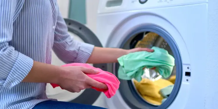 Lavagem de Roupa: Saiba Quais Itens NUNCA Devem Ir para a Máquina com Água Fria