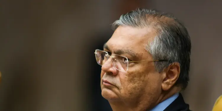 Flávio Dino Suspende Quebra de Sigilo Bancário e Fiscal de Lulinha Decidida pela CPMI do INSS