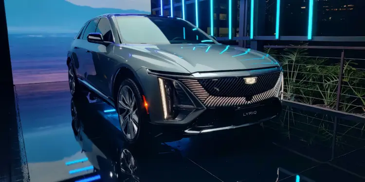 Cadillac Confirma Chegada ao Brasil: SUVs de Luxo Elétricos Lyriq, Optiq e Vistiq Serão Vendidos em Lojas Selecionadas