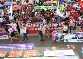 Mulheres em Brasília Exigem Fim da Violência e Justiça no 8 de Março com Protesto Marcante