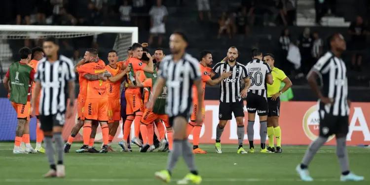 Botafogo é eliminado da Libertadores pelo Barcelona de Guayaquil e vai para a Sul-Americana