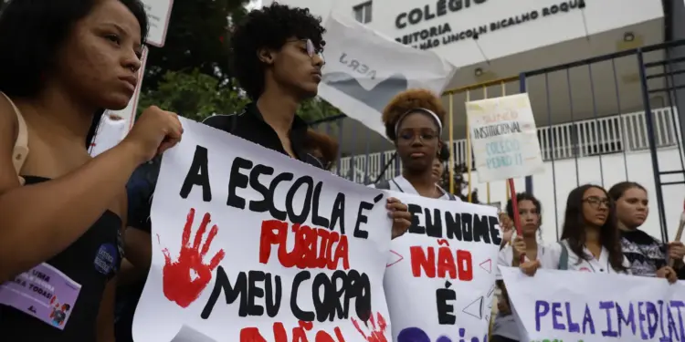 Estudantes do Pedro II Exigem Aulas Contra Violência de Gênero Após Estupro Coletivo e Cobram Política Contra Assédio