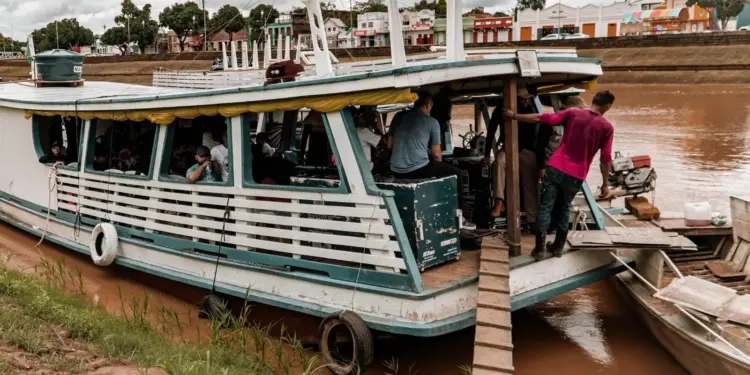 Saúde em Barco: Rio Branco Leva 30 Mil Atendimentos a Comunidades Rurais Isoladas