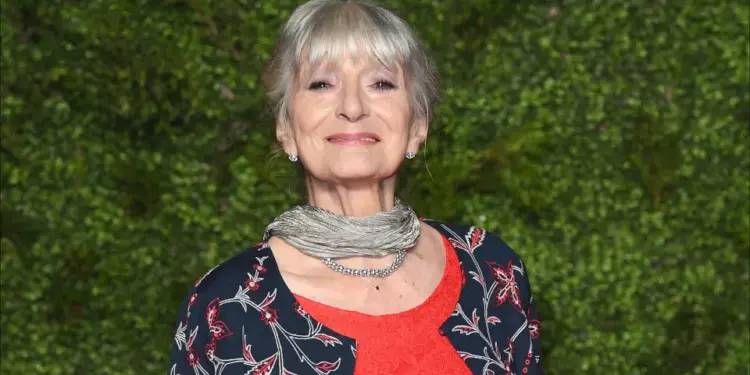 Jane Lapotaire, estrela de ‘The Crown’ e ‘Downton Abbey’, morre aos 81 anos após carreira premiada