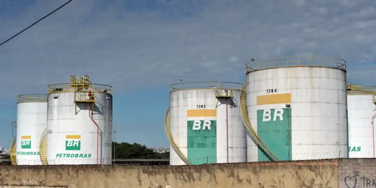 Privatização da BR Distribuidora amplia espaço para aumentos abusivos na crise e pressiona preço dos combustíveis, dizem especialistas