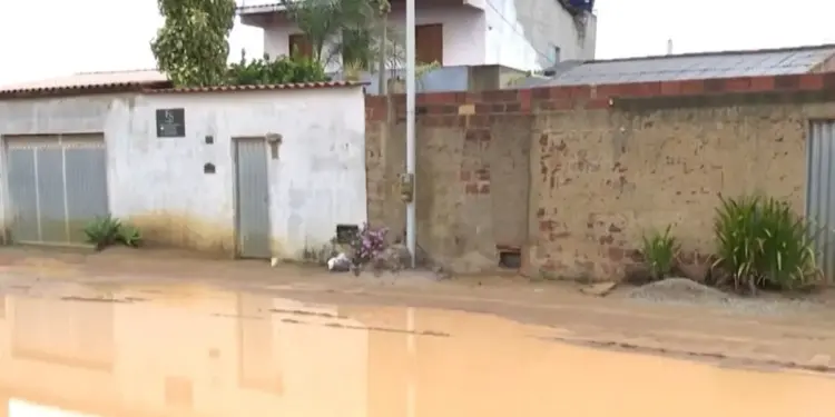 Alerta Vermelho de Chuvas Intensas: Mais de 200 Cidades da Bahia em Perigo Iminente, Inmet Emite Aviso de Risco