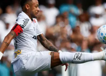 Neymar passa em branco na Vila Belmiro e deixa última chance de convencer Ancelotti antes da convocação final para a Copa