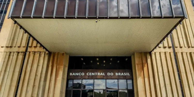 Mercado prevê corte de 0,25 ponto na Selic esta semana; alta do petróleo e reavaliação da inflação mudam cenário até 2029