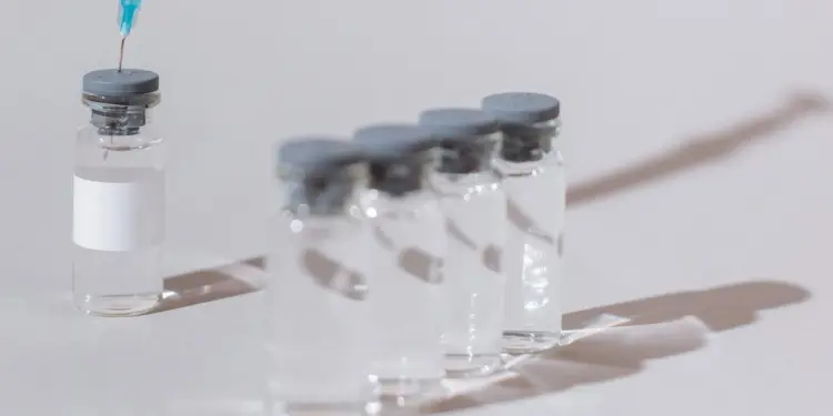 Vacina universal em spray nasal promete proteção contra gripes, resfriados e Covid-19, revelam estudos em ratos