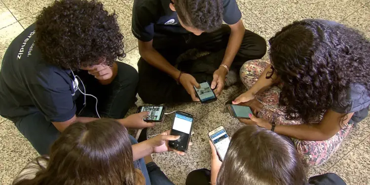 ECA Digital: verificação de idade, loot boxes e inclusão digital colocam participação das famílias como desafio central — o que muda com o decreto da lei 15.211/2025