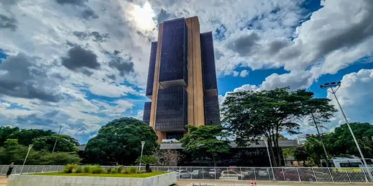 BC reduz Selic para 14,75% ao ano: o que muda para crédito, inflação e a economia em meio à guerra no Oriente Médio