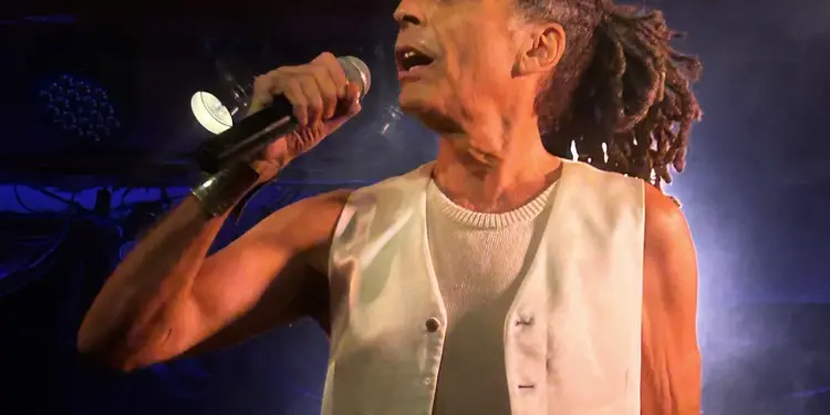 Rio em Ritmo de Festa: Orquestra Imperial Homenageia Erasmo Carlos e Agenda Cultural Borbulha com Samba, Teatro e Exposições