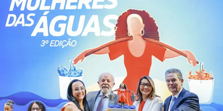 Lula garante que governo não vai acabar com o seguro-defeso e promete mais investimentos na pesca artesanal durante entrega do Prêmio Mulheres das Águas